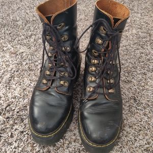 Dr. Martens Leona Platform boots